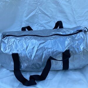 LOQI Reversible Weekender Bag, Metallic Silver Medium New With Tags RARE Pattern